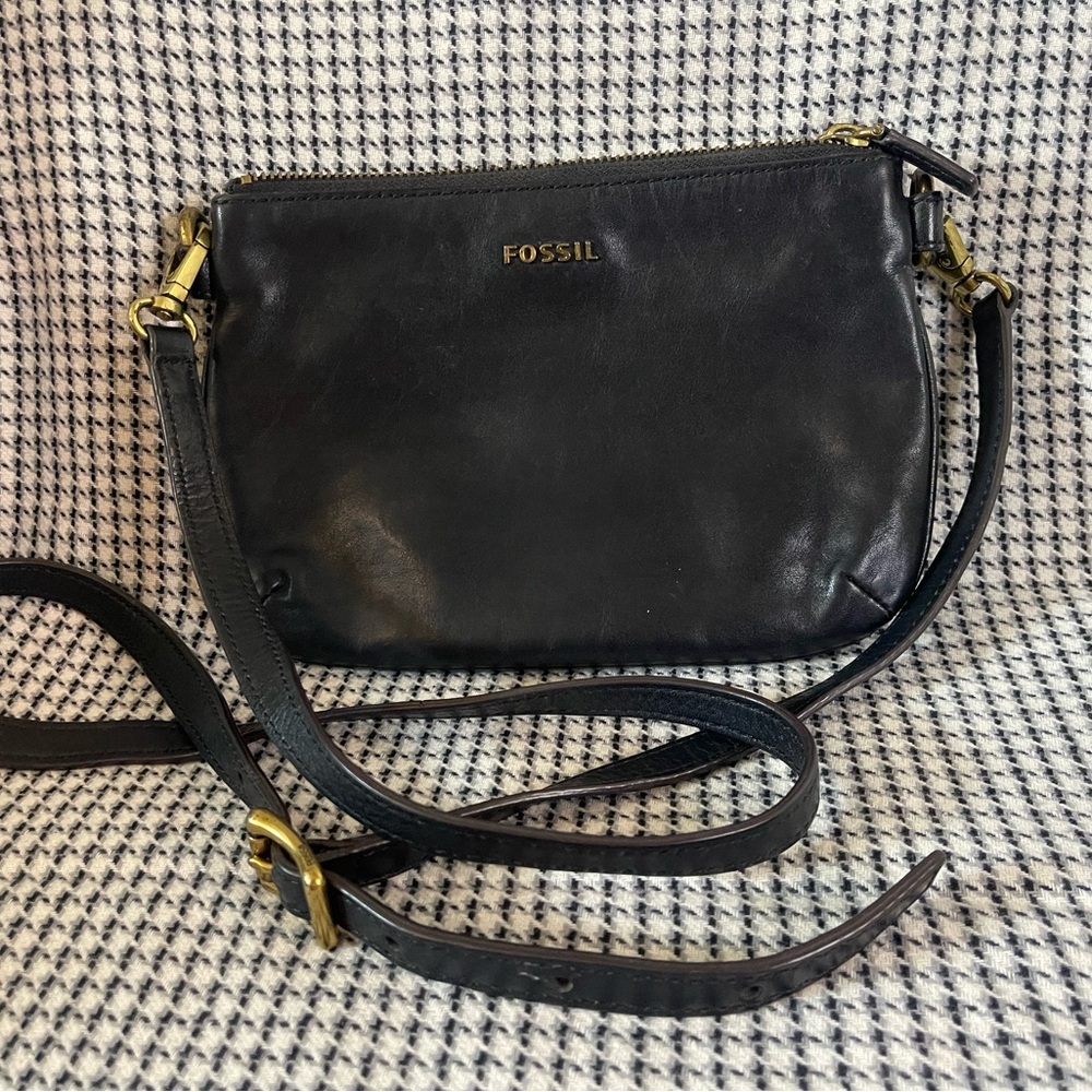 Black leather Fossil crossbody with gold zippers.